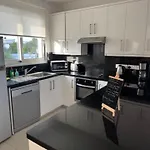 Samantha Villa Paralimni