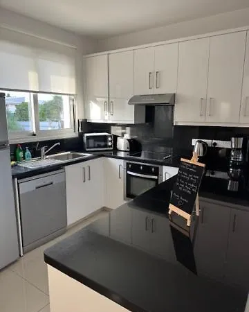 Samantha Villa Paralimni