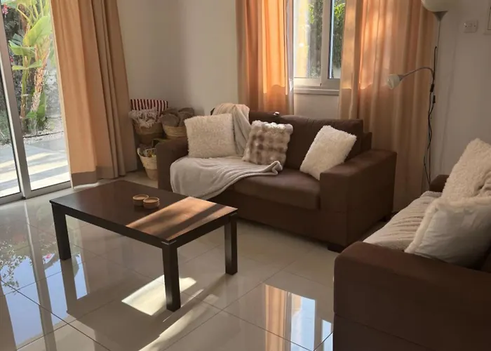 Samantha ヴィラ パラリムニ